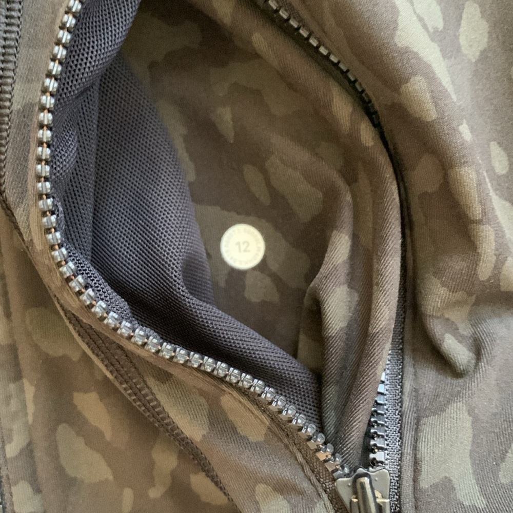 Lululemon Running Jacket - Picture 8 of 9